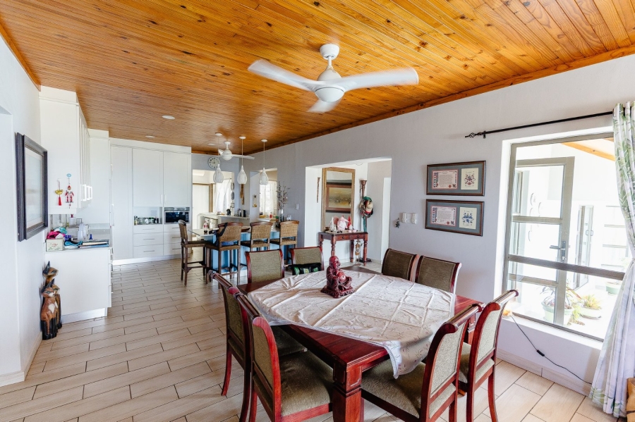 5 Bedroom Property for Sale in Manaba Beach KwaZulu-Natal