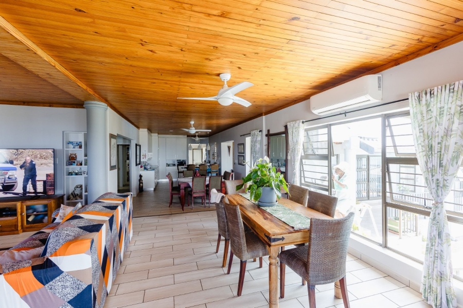 5 Bedroom Property for Sale in Manaba Beach KwaZulu-Natal