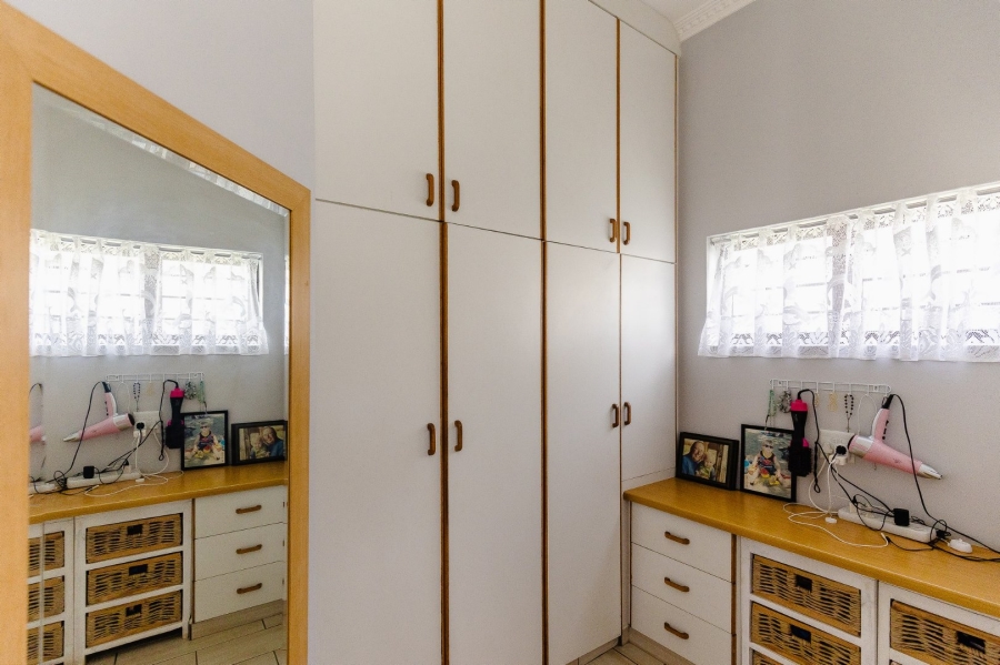 5 Bedroom Property for Sale in Manaba Beach KwaZulu-Natal