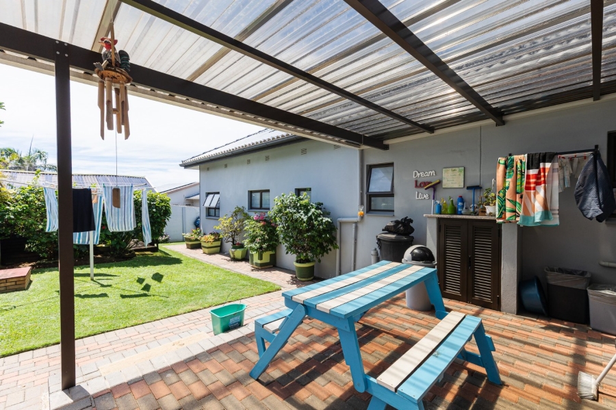 5 Bedroom Property for Sale in Manaba Beach KwaZulu-Natal