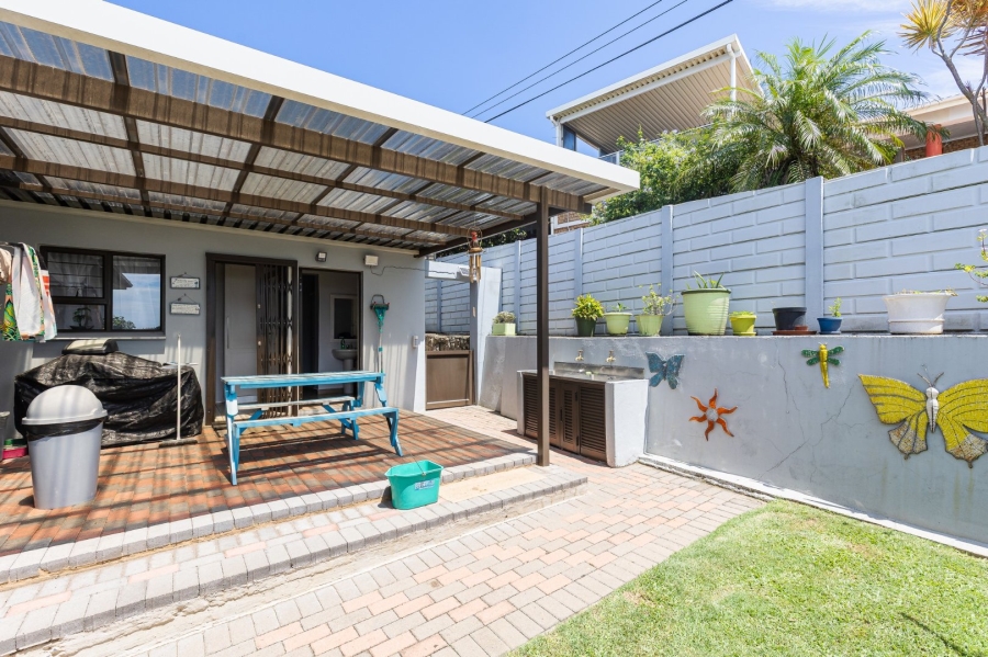 5 Bedroom Property for Sale in Manaba Beach KwaZulu-Natal