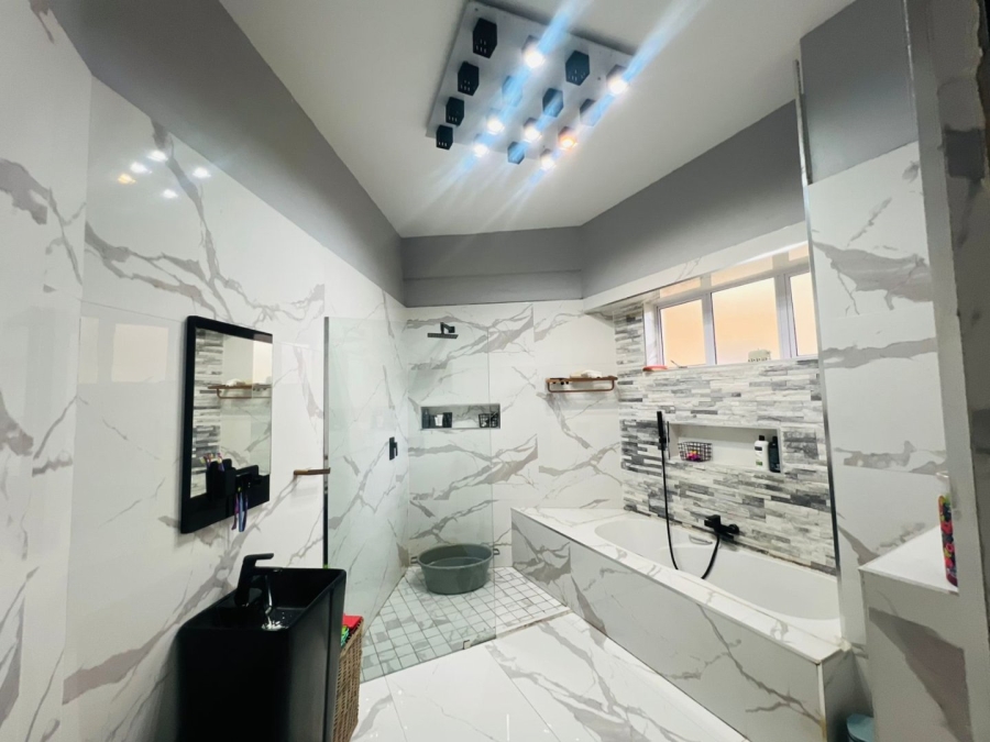 To Let 3 Bedroom Property for Rent in South Beach KwaZulu-Natal