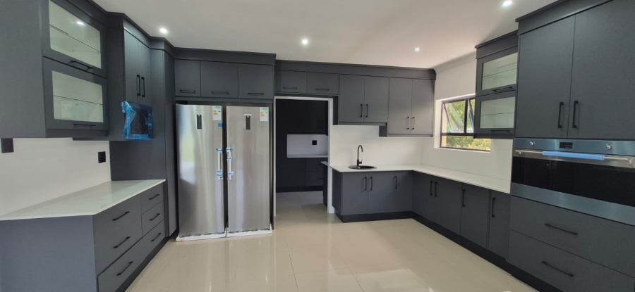 5 Bedroom Property for Sale in Shelly Beach KwaZulu-Natal