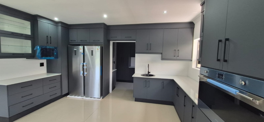 5 Bedroom Property for Sale in Shelly Beach KwaZulu-Natal