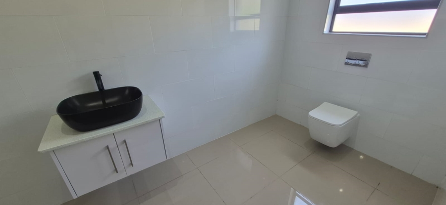 5 Bedroom Property for Sale in Shelly Beach KwaZulu-Natal