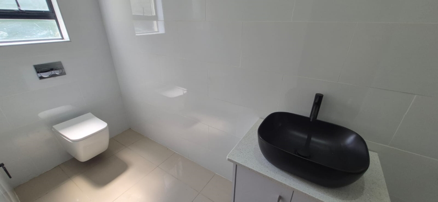 5 Bedroom Property for Sale in Shelly Beach KwaZulu-Natal