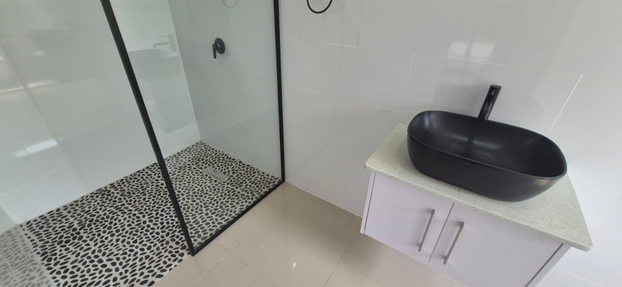 5 Bedroom Property for Sale in Shelly Beach KwaZulu-Natal