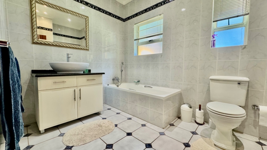 4 Bedroom Property for Sale in Huttenheights KwaZulu-Natal