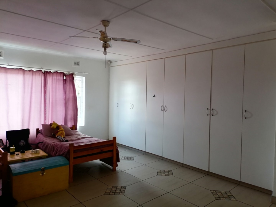 4 Bedroom Property for Sale in Uvongo KwaZulu-Natal