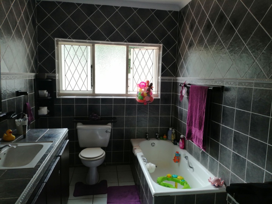 4 Bedroom Property for Sale in Uvongo KwaZulu-Natal