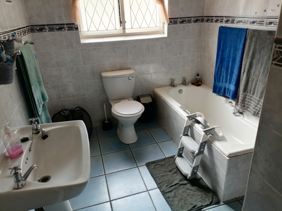 4 Bedroom Property for Sale in Uvongo KwaZulu-Natal