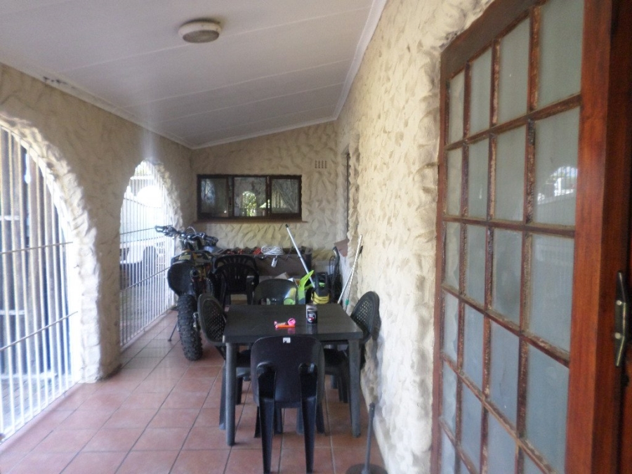 5 Bedroom Property for Sale in Beacon Rocks KwaZulu-Natal