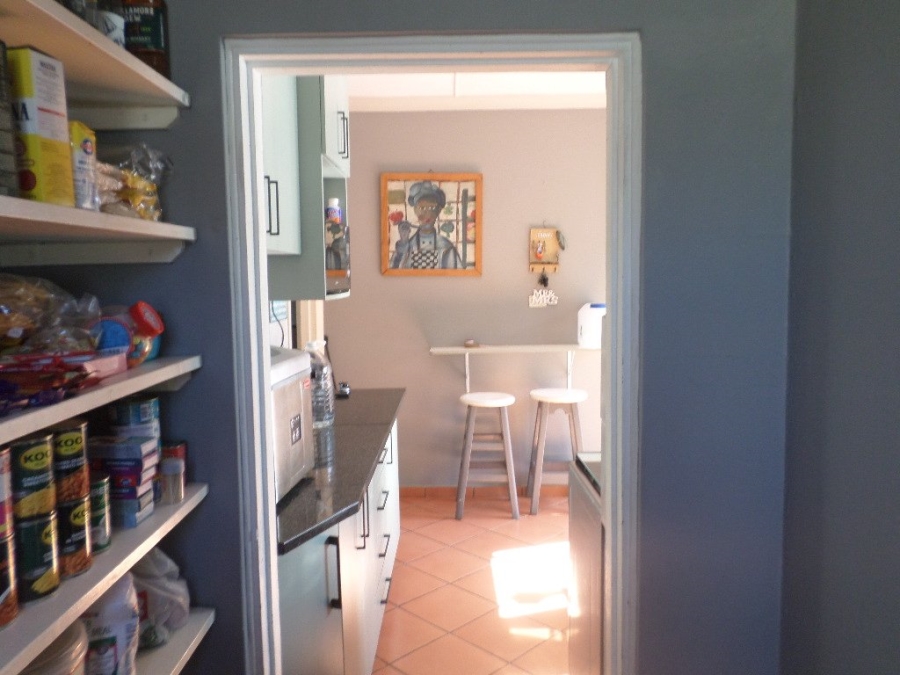 5 Bedroom Property for Sale in Beacon Rocks KwaZulu-Natal