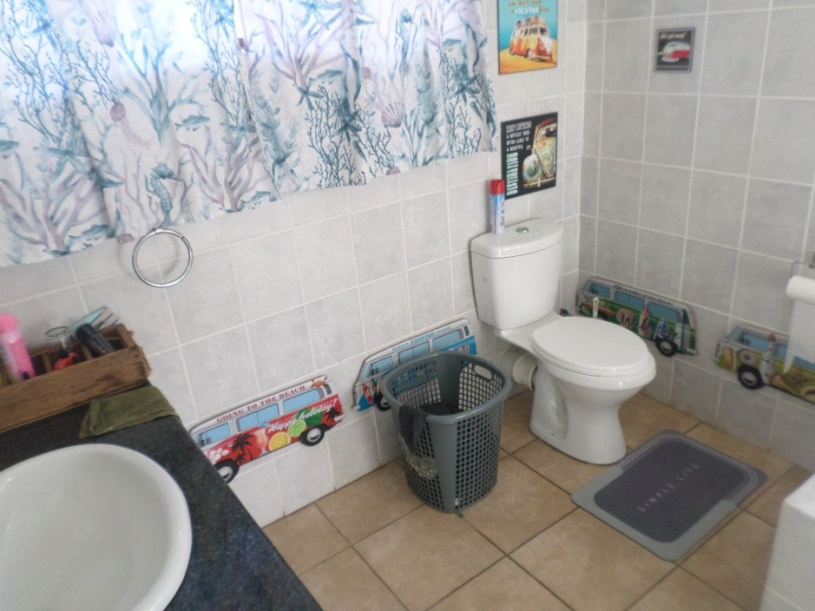 5 Bedroom Property for Sale in Beacon Rocks KwaZulu-Natal