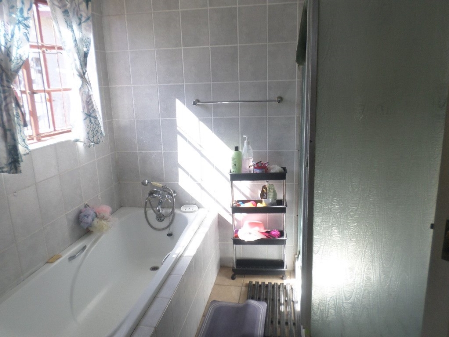 5 Bedroom Property for Sale in Beacon Rocks KwaZulu-Natal