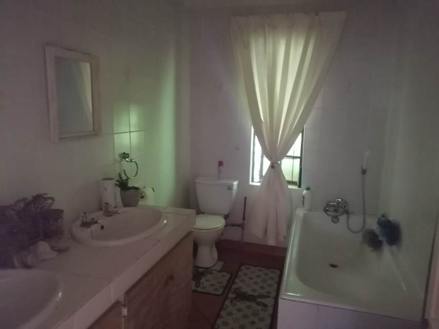 5 Bedroom Property for Sale in Beacon Rocks KwaZulu-Natal