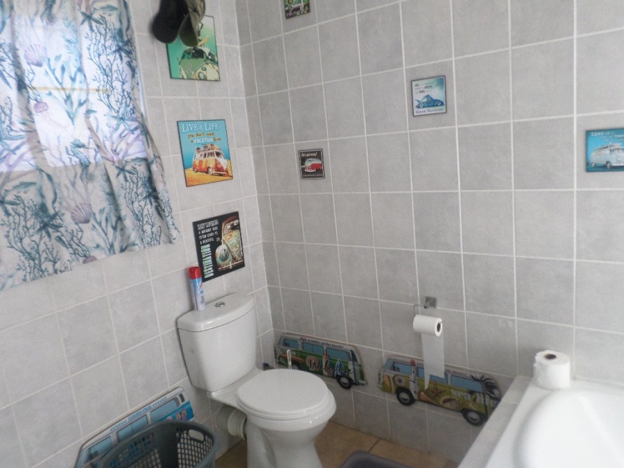 5 Bedroom Property for Sale in Beacon Rocks KwaZulu-Natal