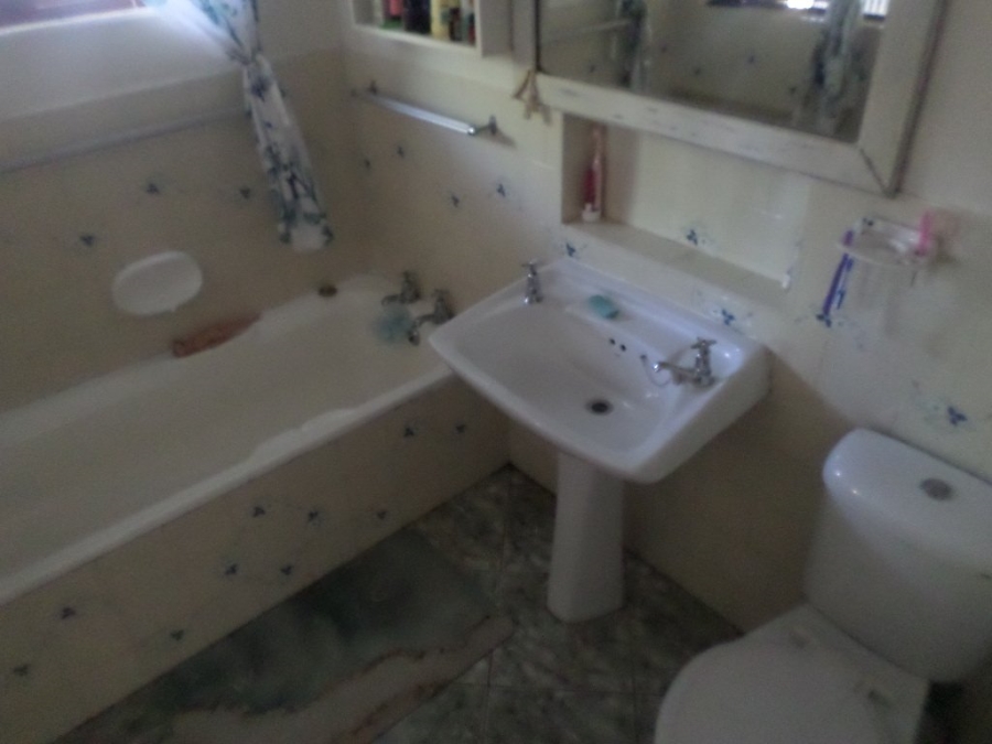 5 Bedroom Property for Sale in Beacon Rocks KwaZulu-Natal