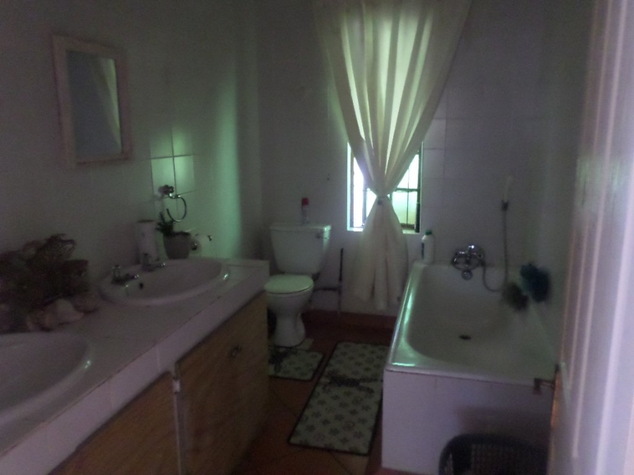 5 Bedroom Property for Sale in Beacon Rocks KwaZulu-Natal