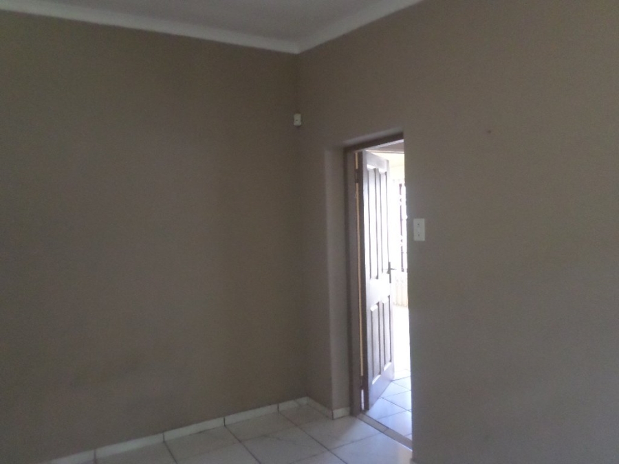5 Bedroom Property for Sale in Beacon Rocks KwaZulu-Natal