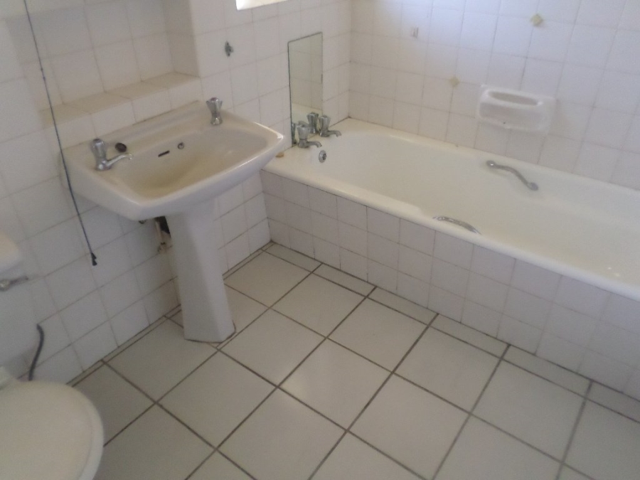 5 Bedroom Property for Sale in Beacon Rocks KwaZulu-Natal