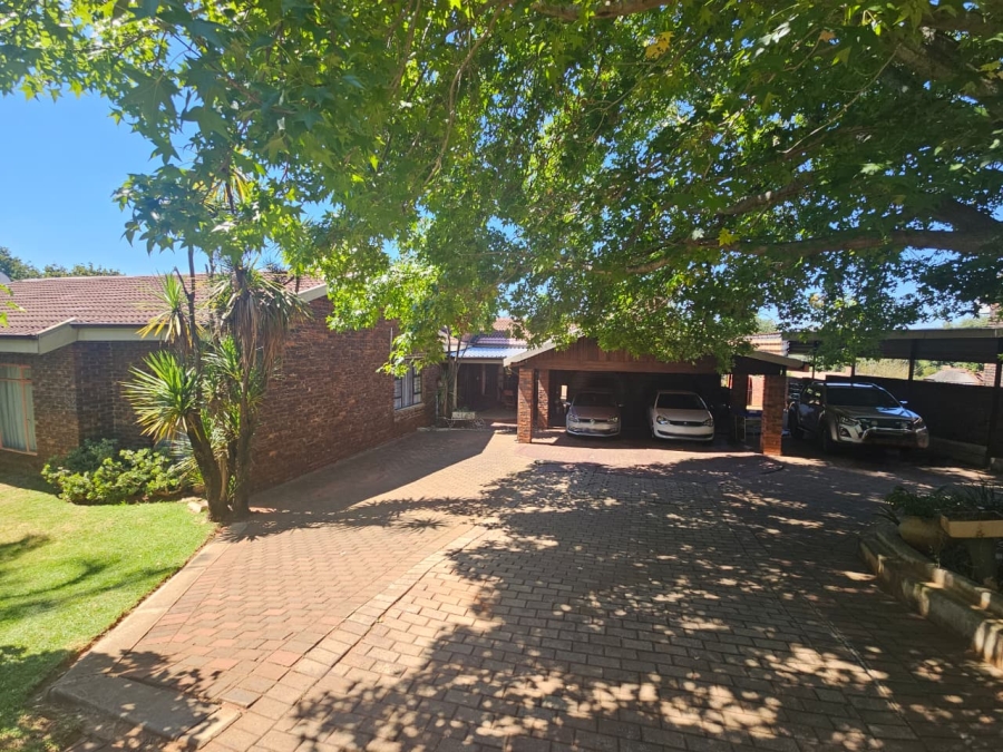 4 Bedroom Property for Sale in Sunnyridge KwaZulu-Natal