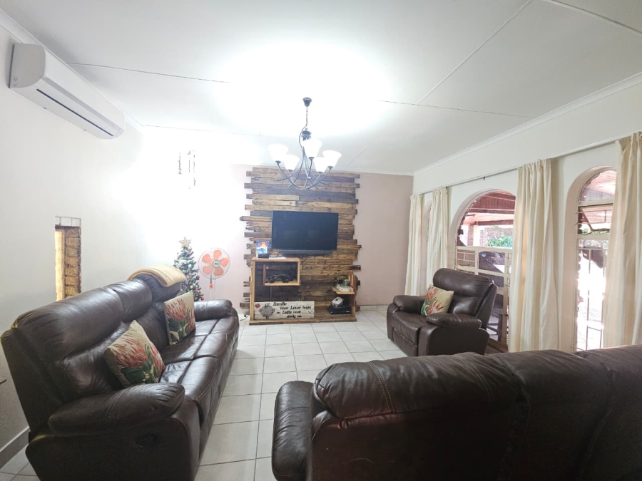 4 Bedroom Property for Sale in Sunnyridge KwaZulu-Natal
