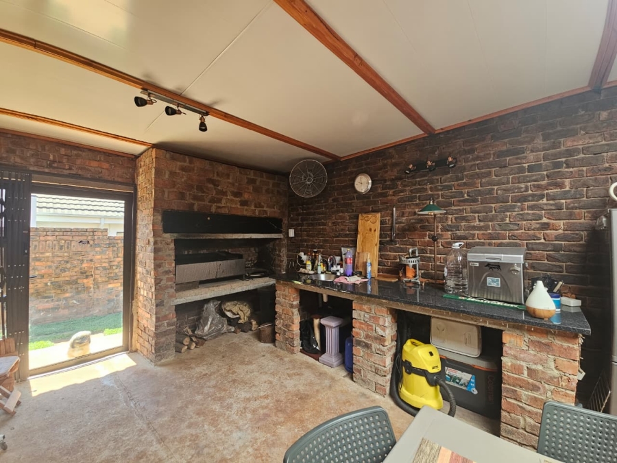 4 Bedroom Property for Sale in Sunnyridge KwaZulu-Natal