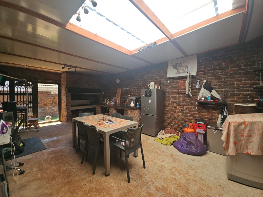 4 Bedroom Property for Sale in Sunnyridge KwaZulu-Natal