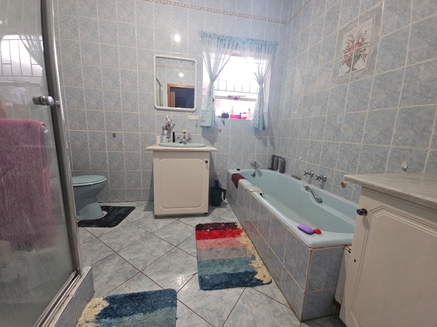 4 Bedroom Property for Sale in Sunnyridge KwaZulu-Natal