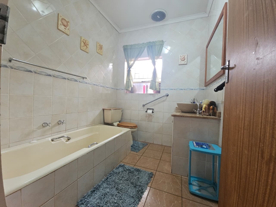 4 Bedroom Property for Sale in Sunnyridge KwaZulu-Natal