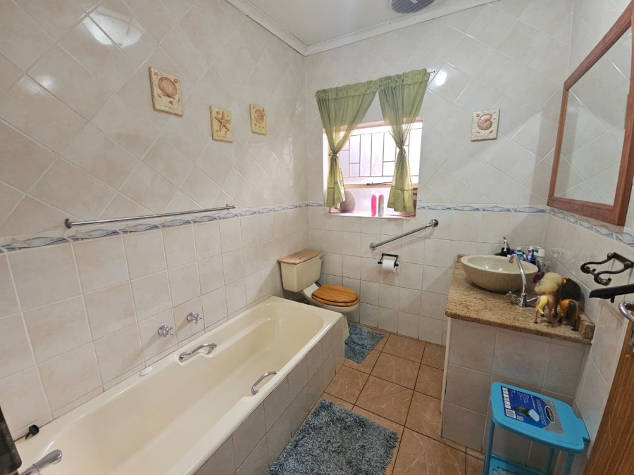 4 Bedroom Property for Sale in Sunnyridge KwaZulu-Natal