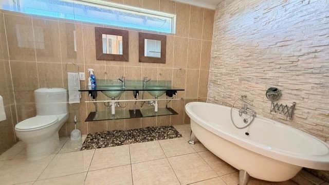 4 Bedroom Property for Sale in Uvongo KwaZulu-Natal