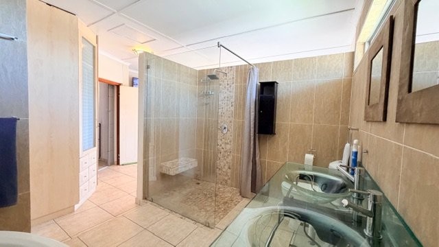 4 Bedroom Property for Sale in Uvongo KwaZulu-Natal