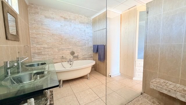 4 Bedroom Property for Sale in Uvongo KwaZulu-Natal