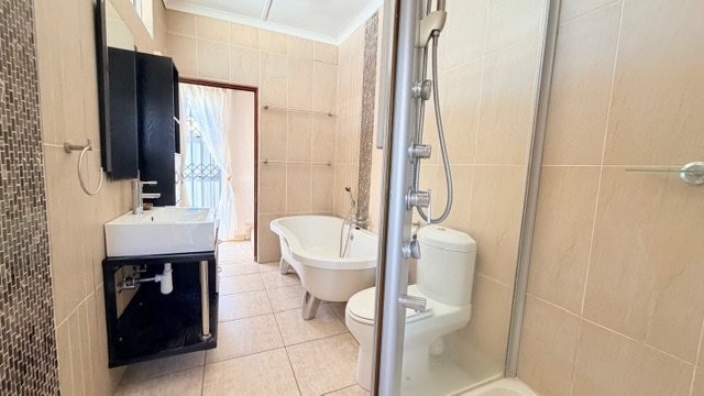 4 Bedroom Property for Sale in Uvongo KwaZulu-Natal