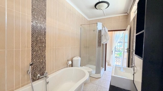 4 Bedroom Property for Sale in Uvongo KwaZulu-Natal
