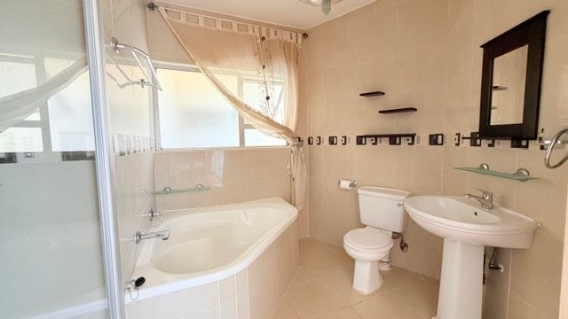 4 Bedroom Property for Sale in Uvongo KwaZulu-Natal