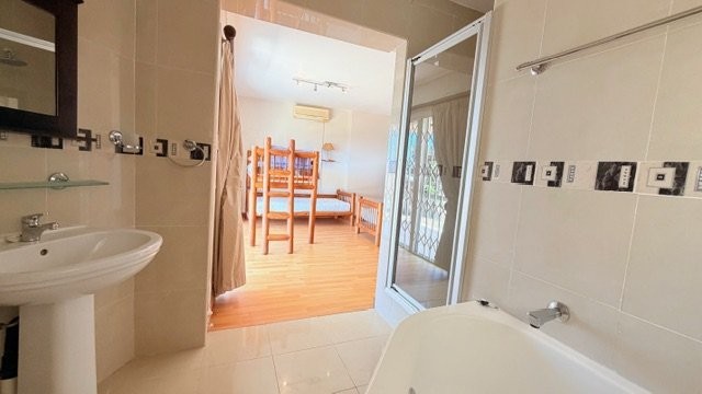 4 Bedroom Property for Sale in Uvongo KwaZulu-Natal