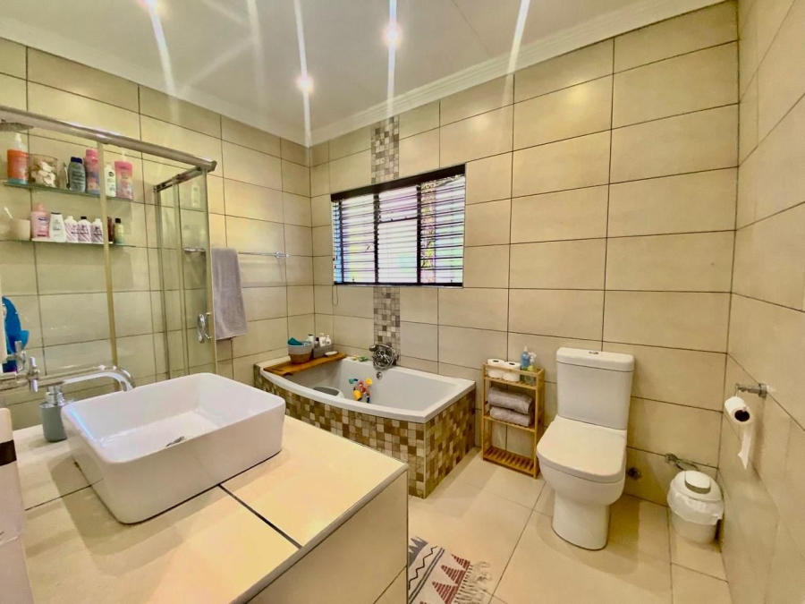 4 Bedroom Property for Sale in Aviary Hill KwaZulu-Natal