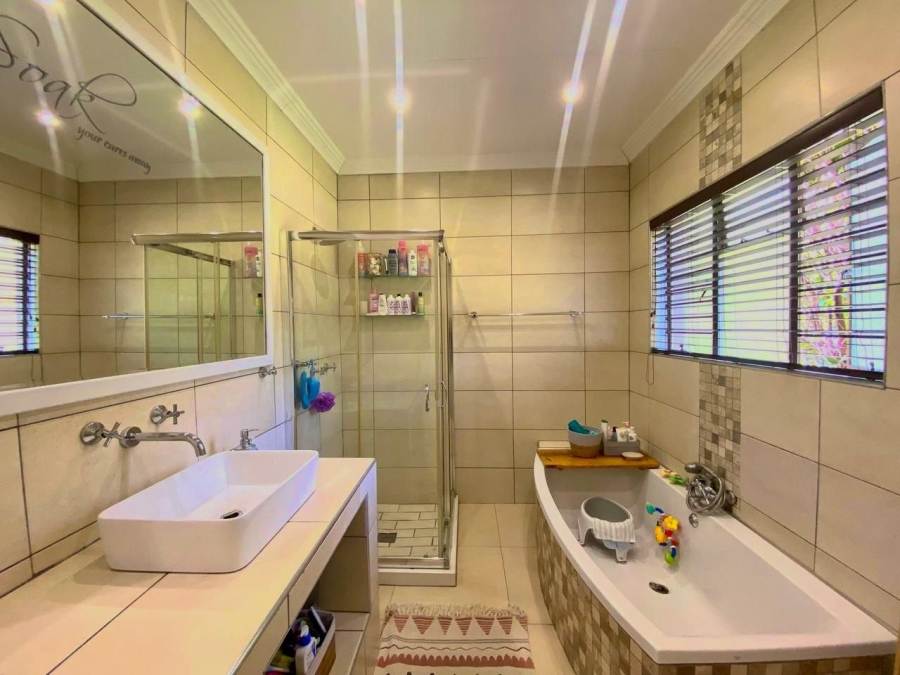 4 Bedroom Property for Sale in Aviary Hill KwaZulu-Natal