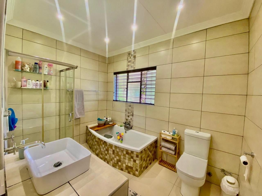 4 Bedroom Property for Sale in Aviary Hill KwaZulu-Natal