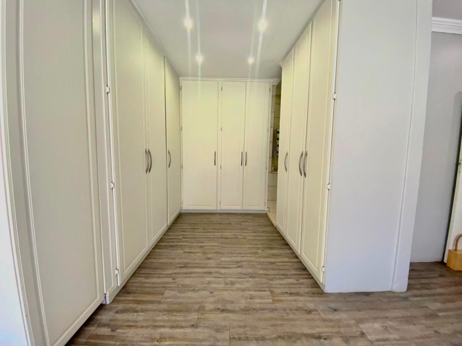 4 Bedroom Property for Sale in Aviary Hill KwaZulu-Natal