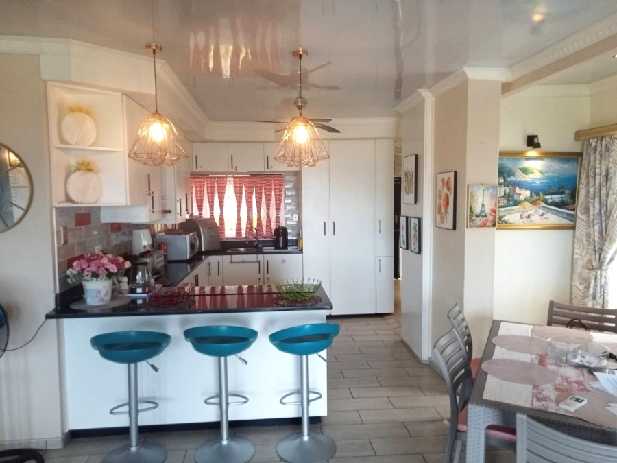 3 Bedroom Property for Sale in Uvongo KwaZulu-Natal