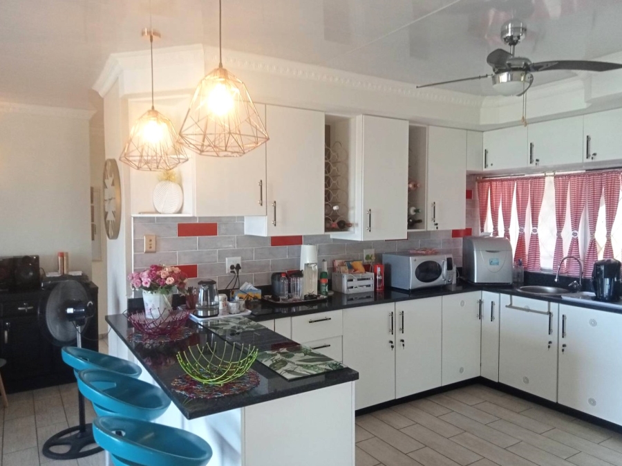 3 Bedroom Property for Sale in Uvongo KwaZulu-Natal