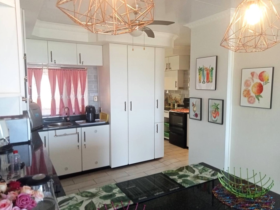 3 Bedroom Property for Sale in Uvongo KwaZulu-Natal