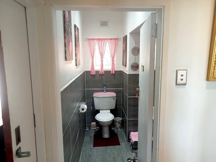 3 Bedroom Property for Sale in Uvongo KwaZulu-Natal