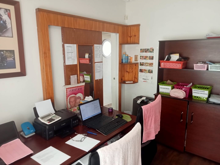 3 Bedroom Property for Sale in Uvongo KwaZulu-Natal