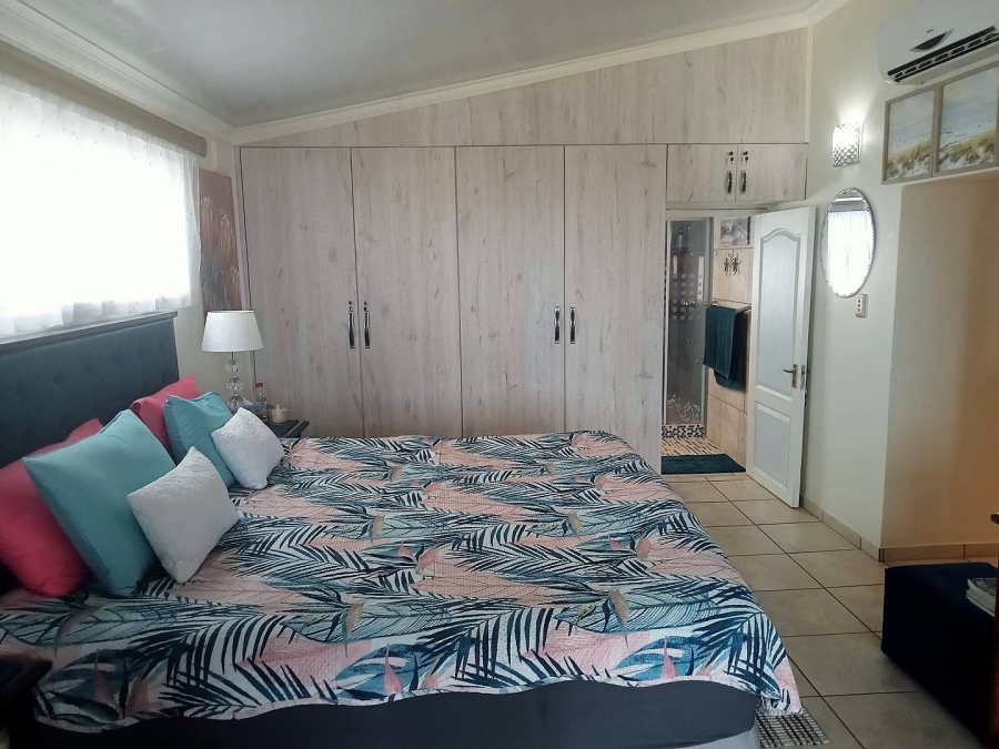 3 Bedroom Property for Sale in Uvongo KwaZulu-Natal