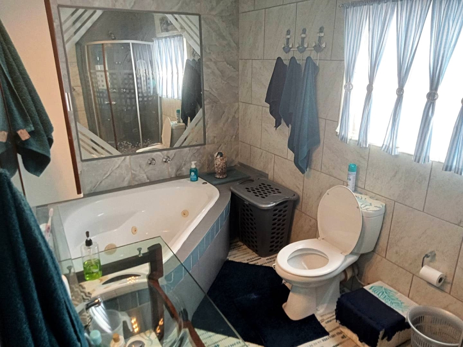 3 Bedroom Property for Sale in Uvongo KwaZulu-Natal